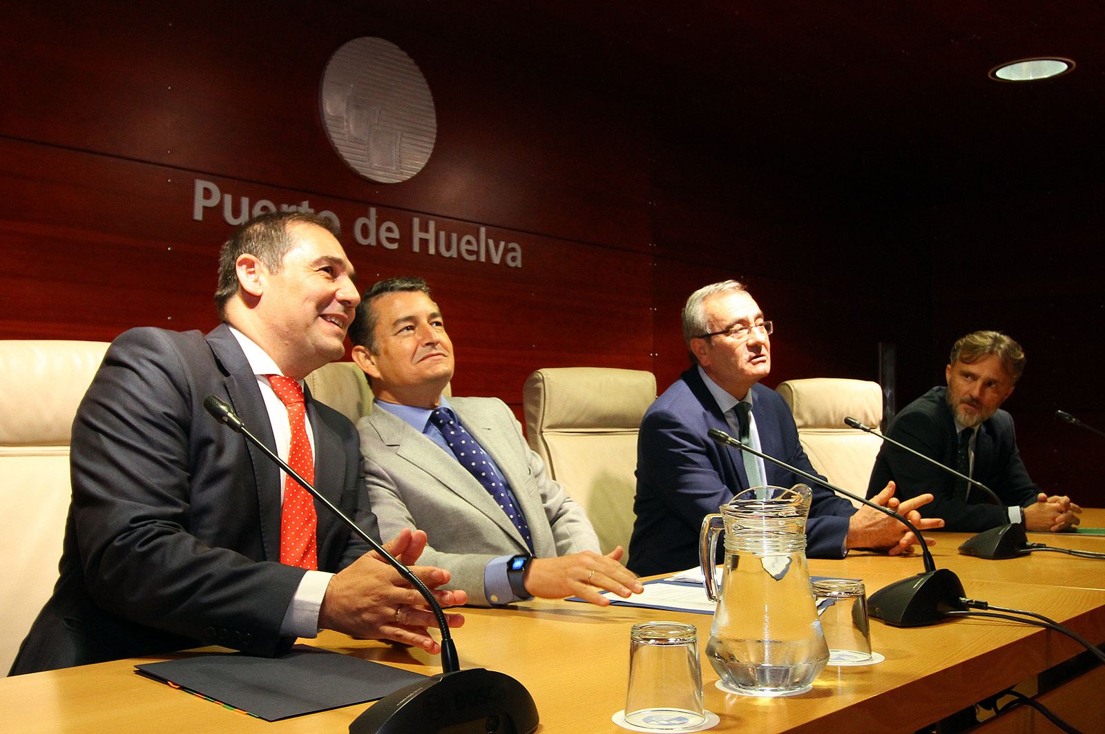 Imágenes de la toma de posesión del nuevo presidente del Puerto de Huelva, José Luis Ramos.