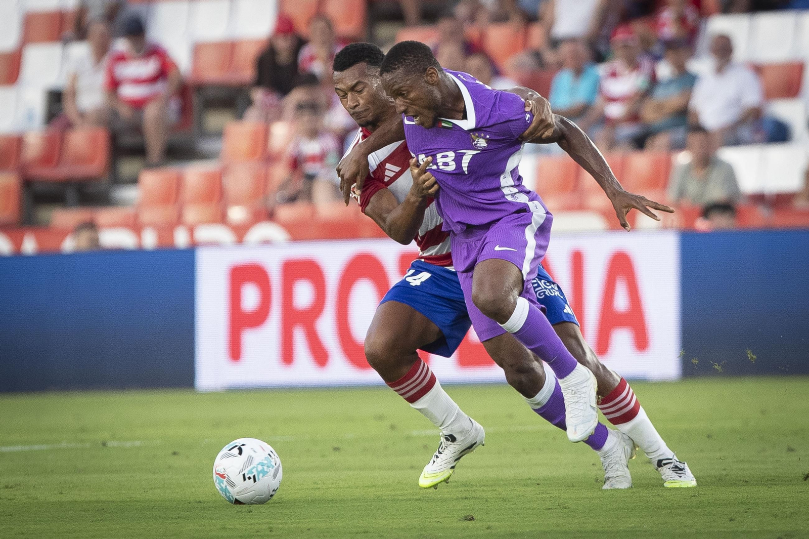Acción de un partido jugado esta temporada por el Granada en casa