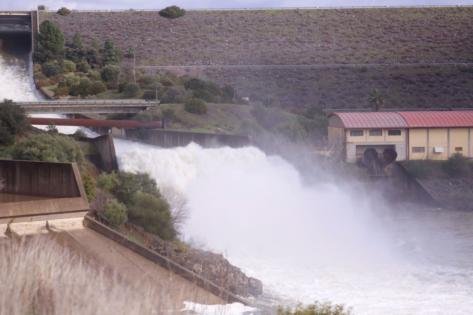 Las espectaculares imágenes del desembalse de San Rafael de Navallana en Córdoba