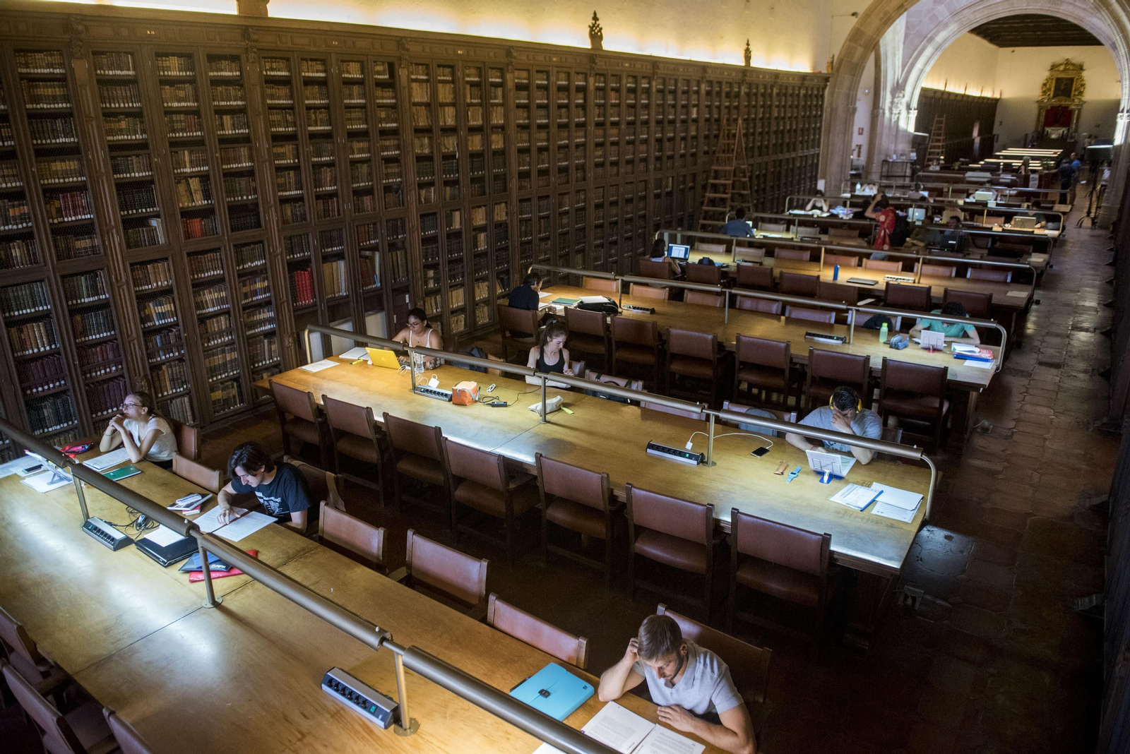 Biblioteca del Hospital Real, sede del Rectorado de la UGR.