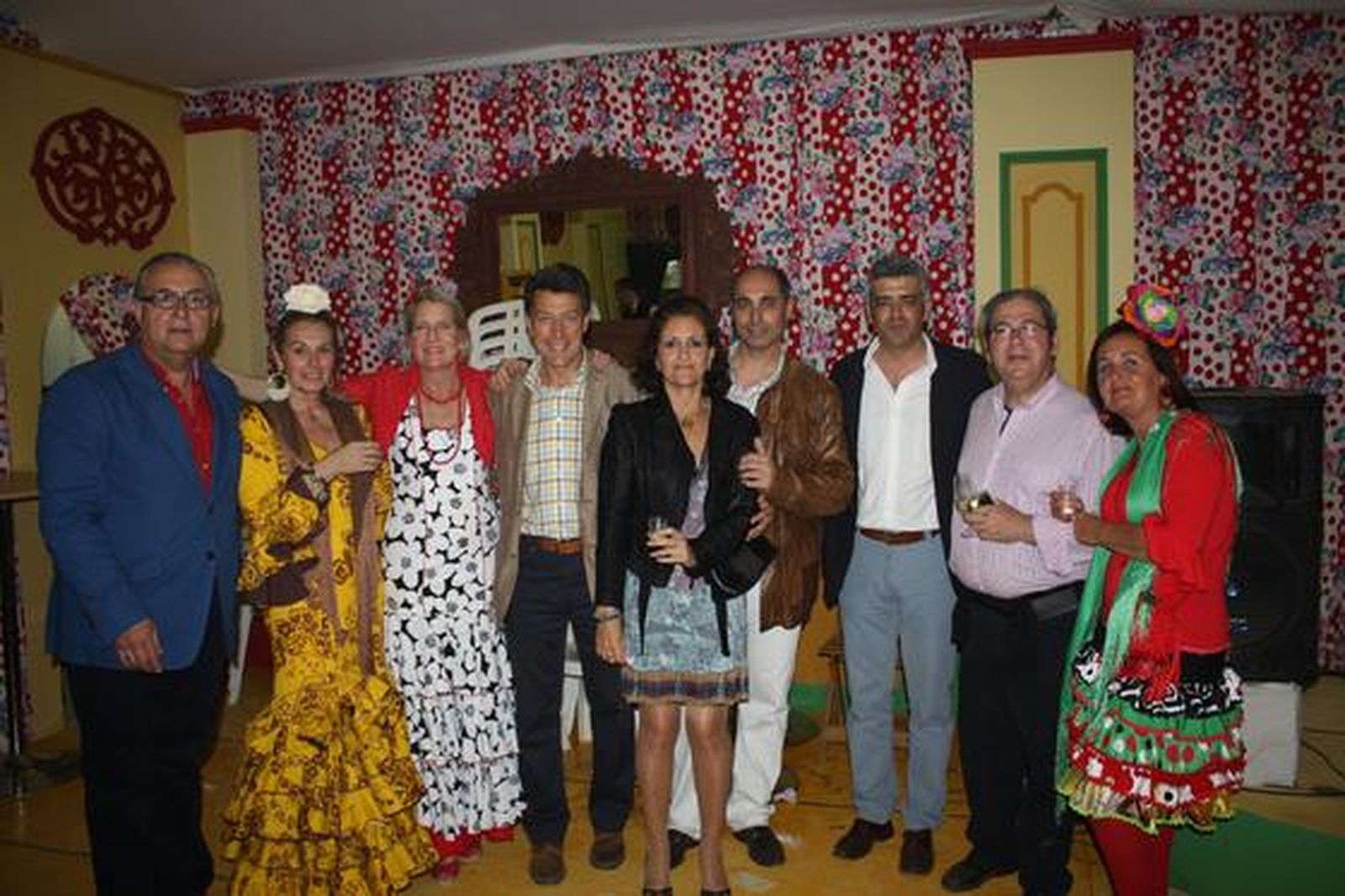 Los periodistas Pipi Gago y Modesto Barragán,  con José María Morillo, Manuel Bernal, Mercedes Vico, Corina Thierstein, Carlos Mayo y Rosa Cervera.

Foto: Fito Carreto