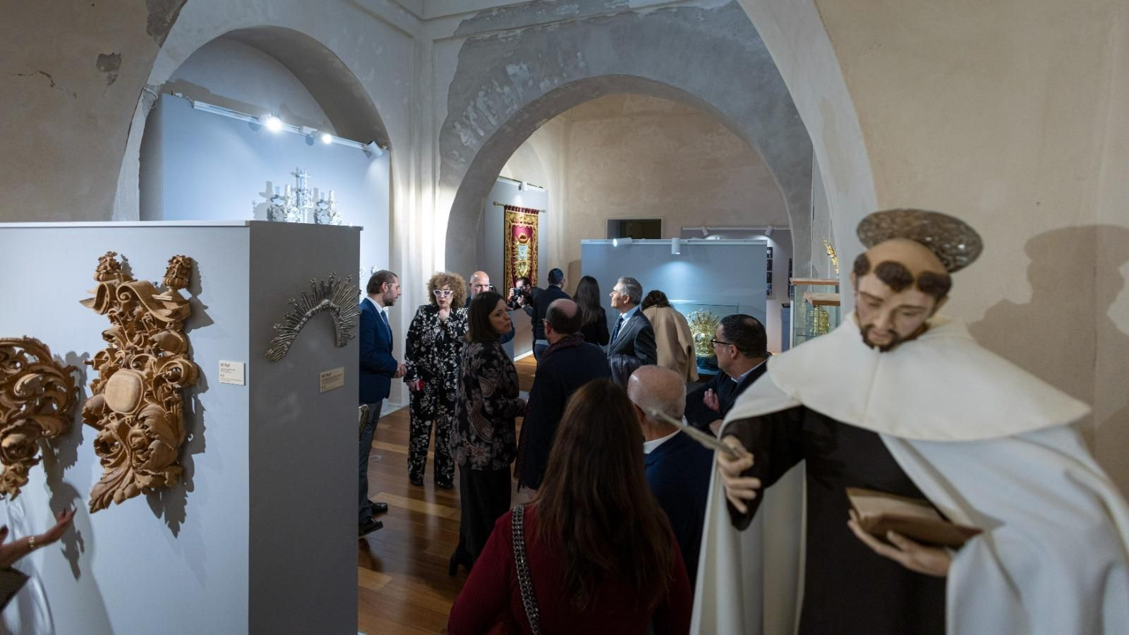 Inaugurada la muestra 'Dei Craft': San Fernando muestra su patrimonio cofrade