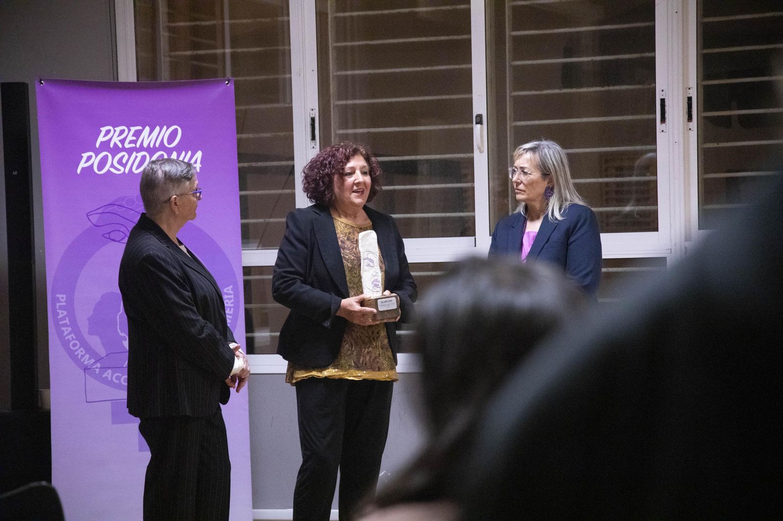 La Plataforma de Acción Feminista en Almería rinde homenaje a las mujeres de la Desbandá con su II Premio ‘Posidonia’ a Loli Sierra, vicepresidenta de la Asociación Memorialista de la Desbandá, en imágenes