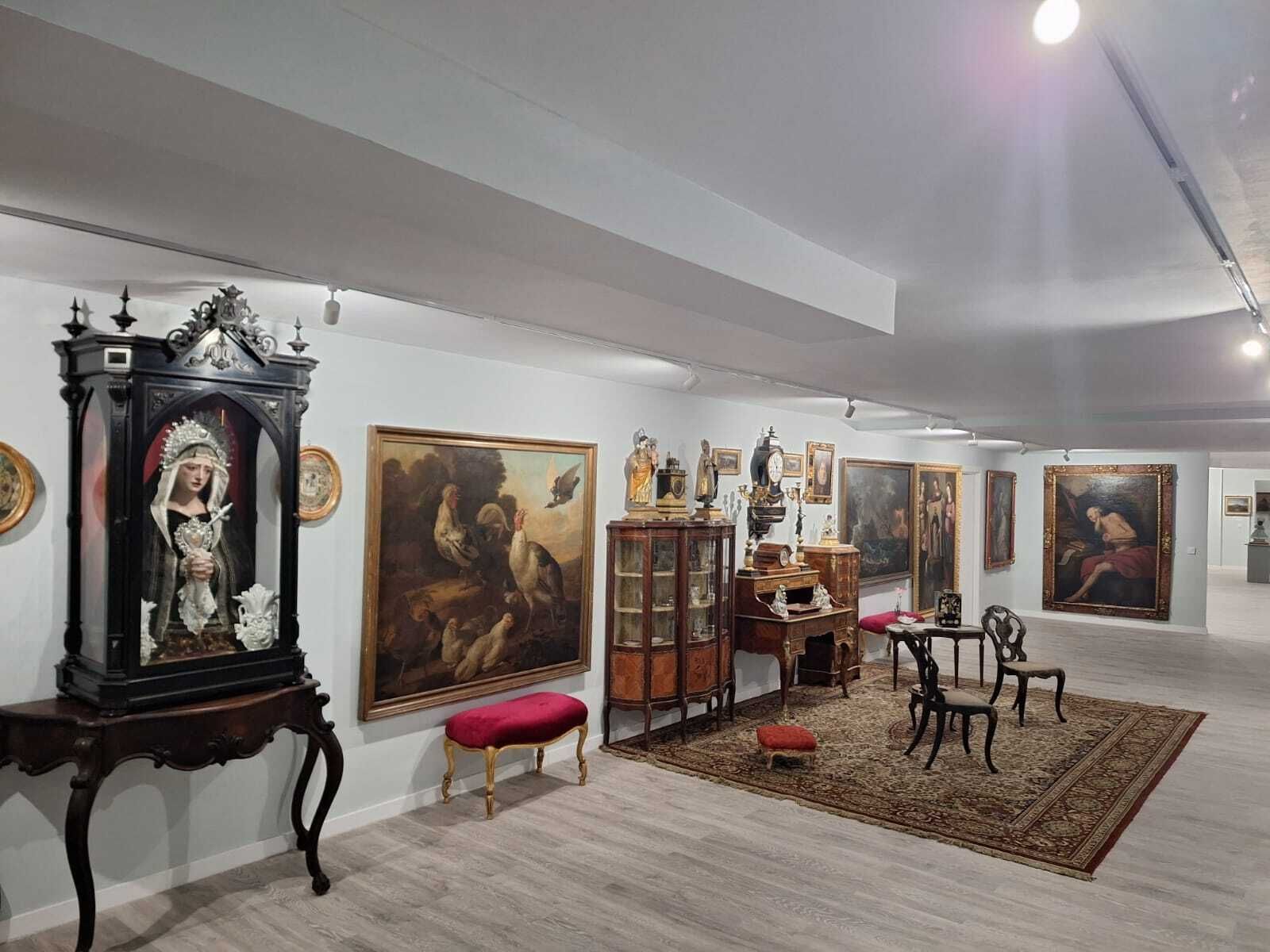 Una de las salas que conforma el museo del Santo Ángel.