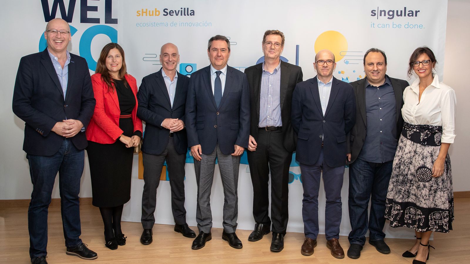 Juan Espadas y Esperanza Caro con directivos de Sngular.