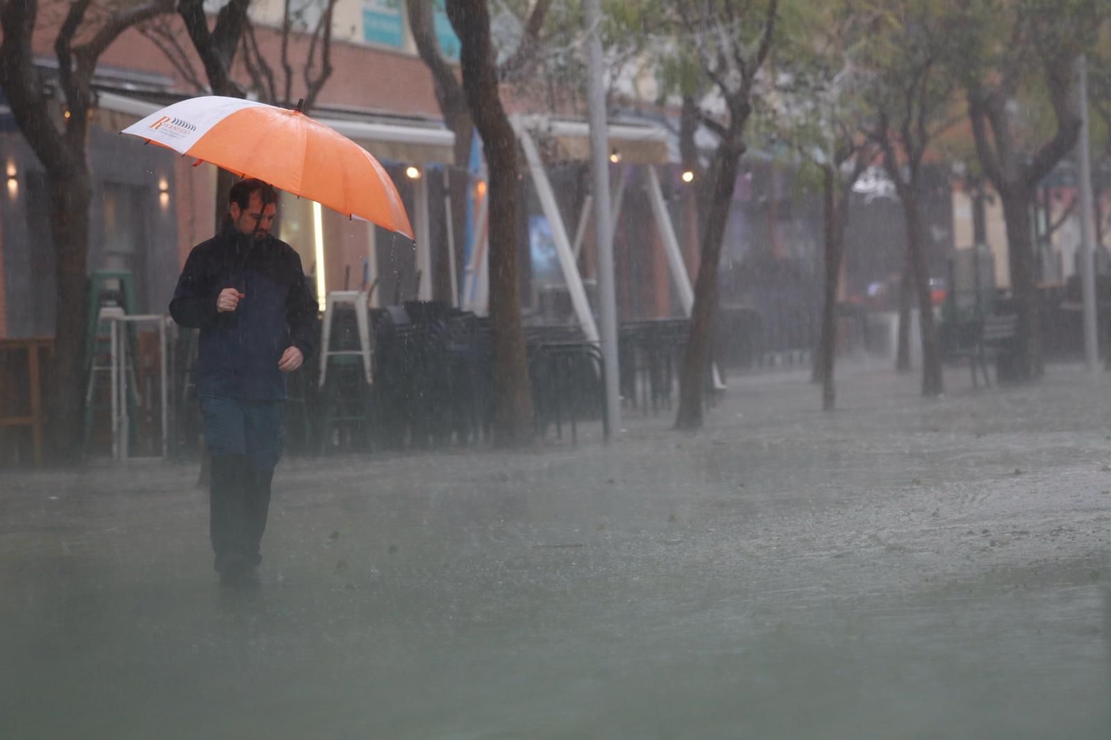 Lluvia intensa en el centro de Algeciras.
