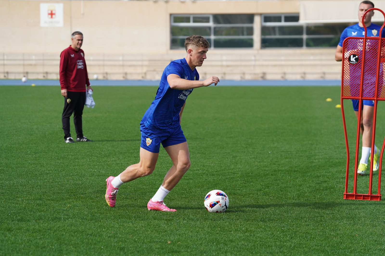 Carlos Ballestero se ejercitó con el primer equipo junto a su compañero del filial Paco Sanz