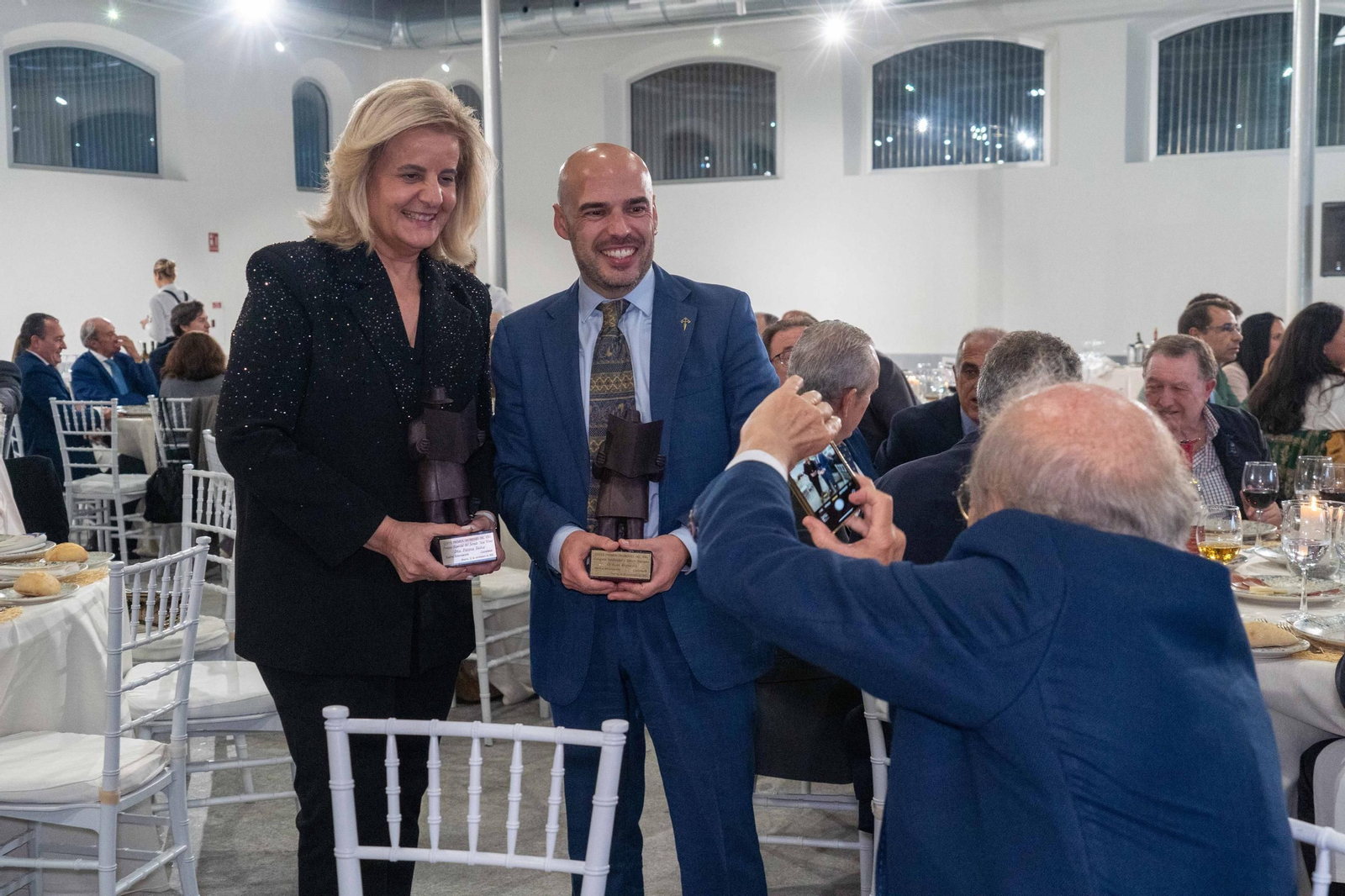 Imágenes de los invitados a la gala de los  37 premios Onubenses del Año