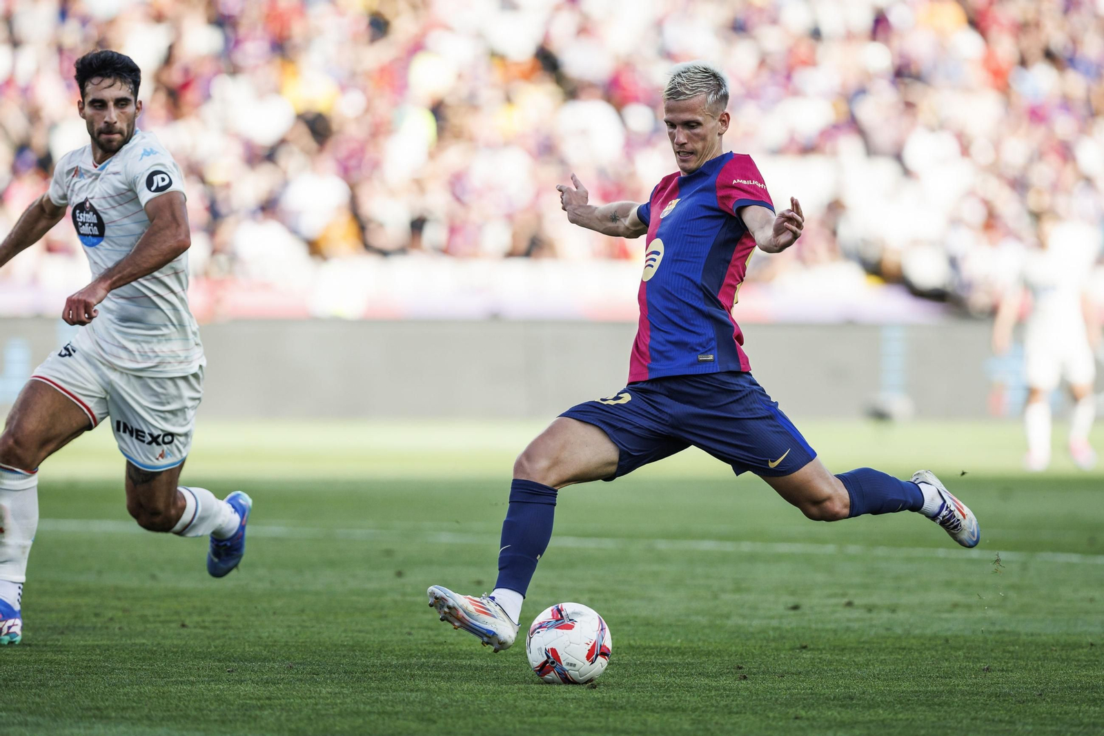 Dani Olmo en un partido del Barcelona en 2024.