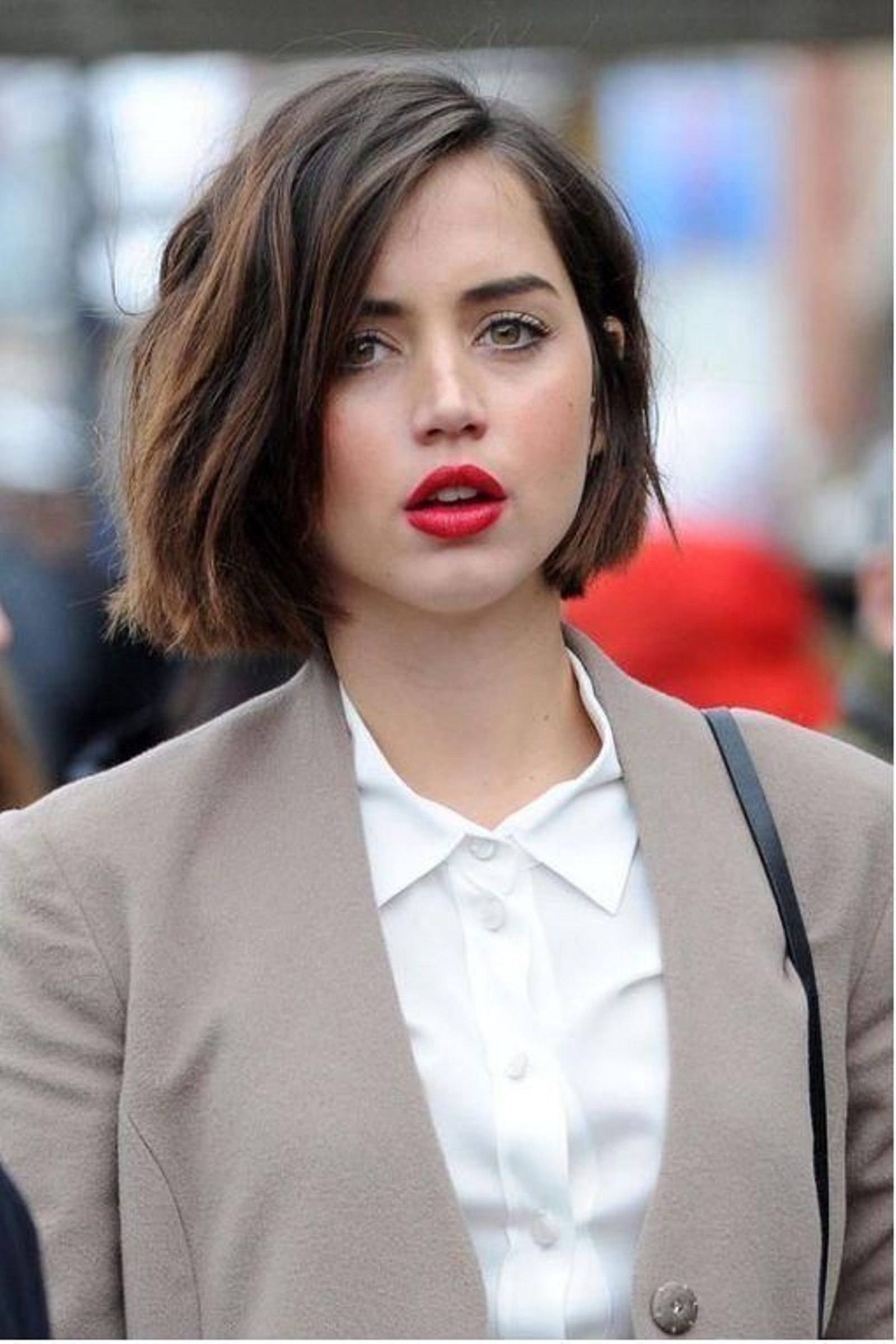 Ana de Armas con un corte de pelo blunt bob desfilado.