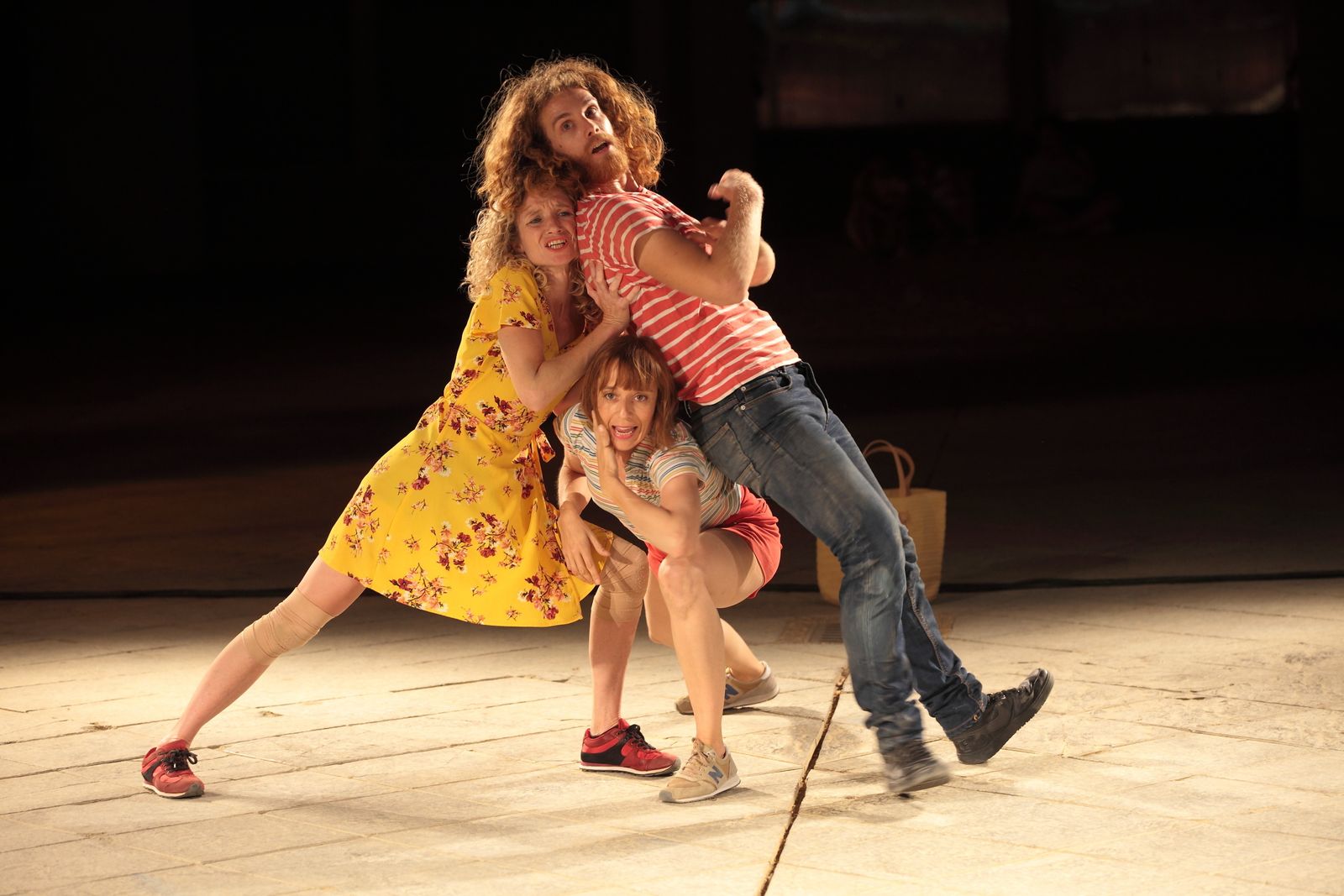 La Casquería (Anna Paris, Raquel López y Álvaro Copado), en 'El último verano', obra que ese podrá ver este domingo a las  13:00 en el Museo Arqueológico.