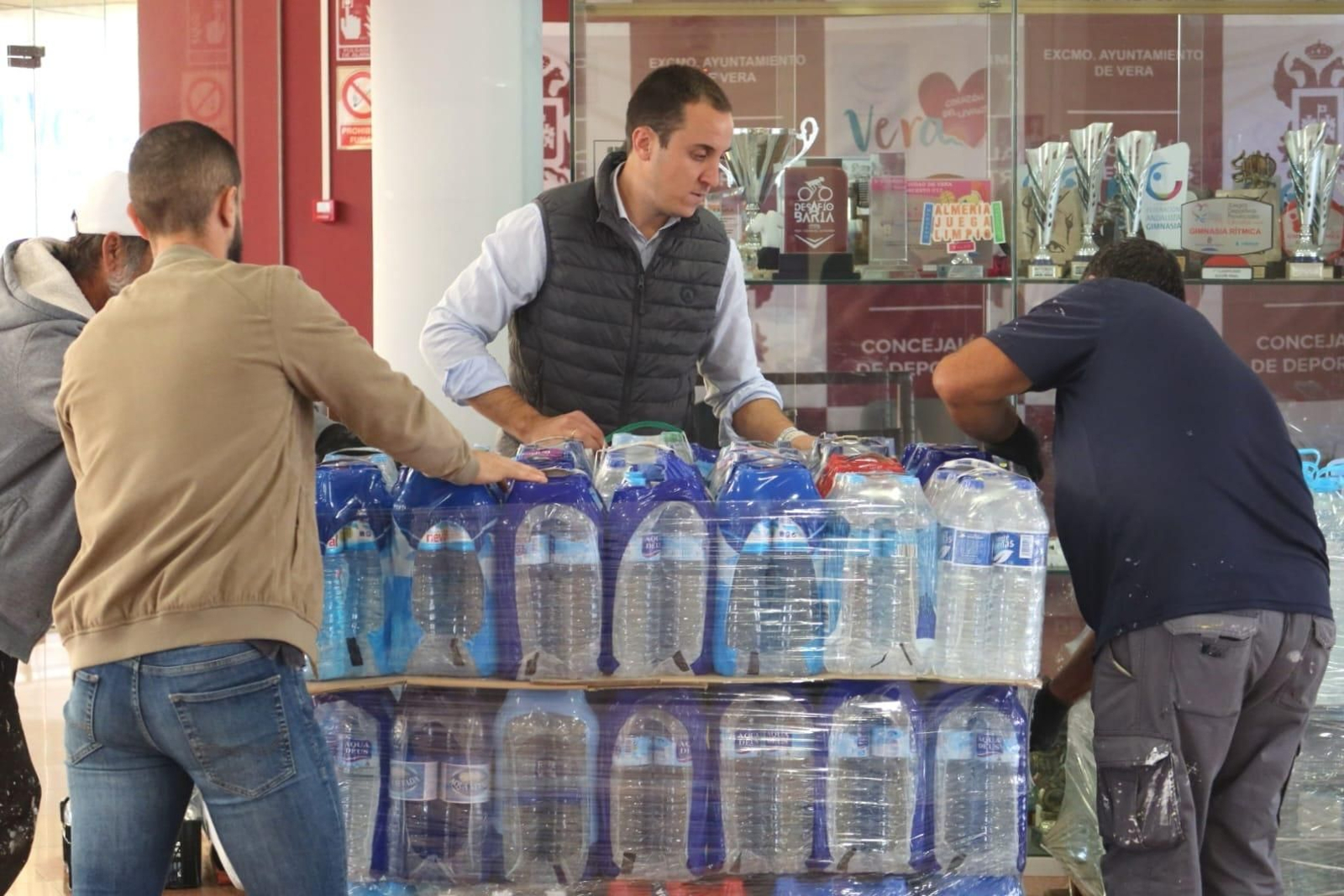 Alfonso García coordinando el dispositivo de ayuda urgente por la DANA.