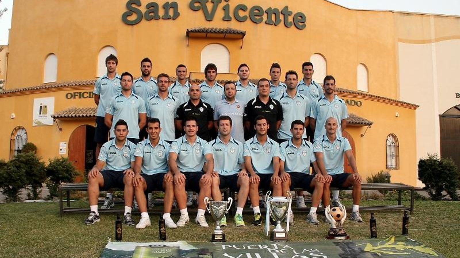 Plantilla del Villacarrilllo CF en su primera temporada en Tercera División (2012-2013).