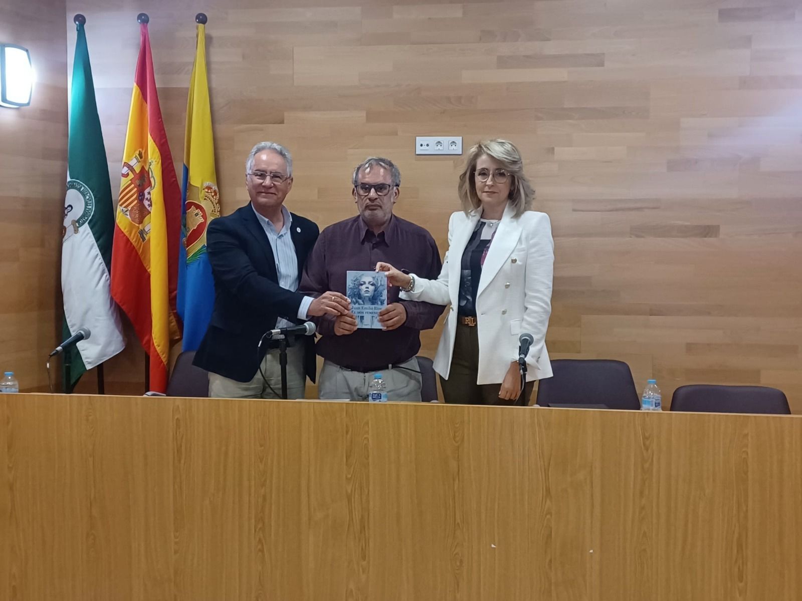 La presentación del nuevo poemario de Juan Emilio Ríos.