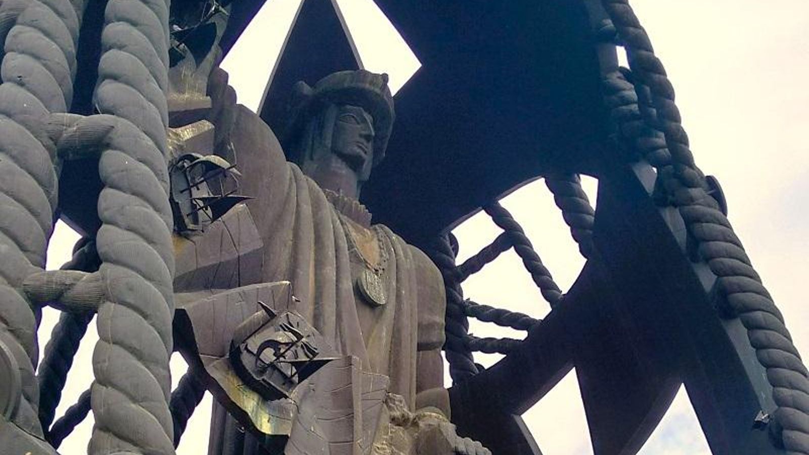 Detalle de la imponente figura