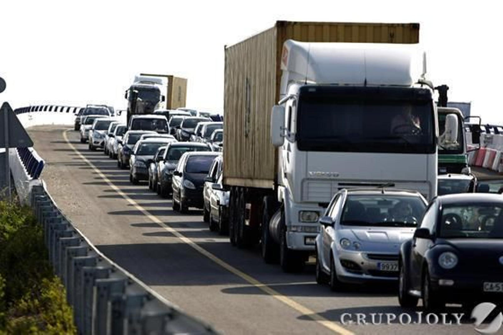 Las colas a la entrada de la ciudad en horas punta no se veían desde hacía años.

Foto: Julio González