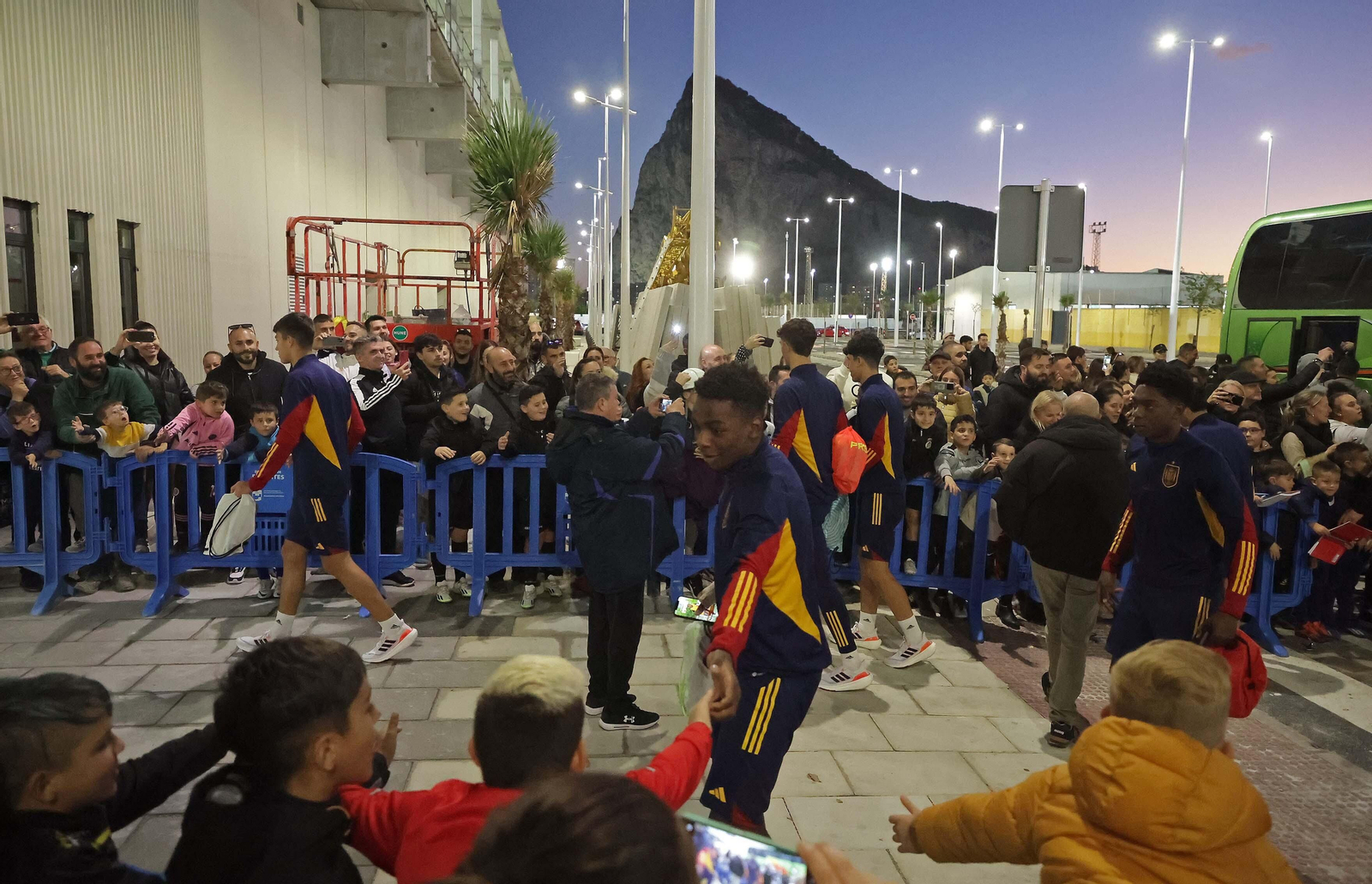 Fotos del entrenamiento de la selección española sub-17 de fútbol en el Ciudad de La Línea