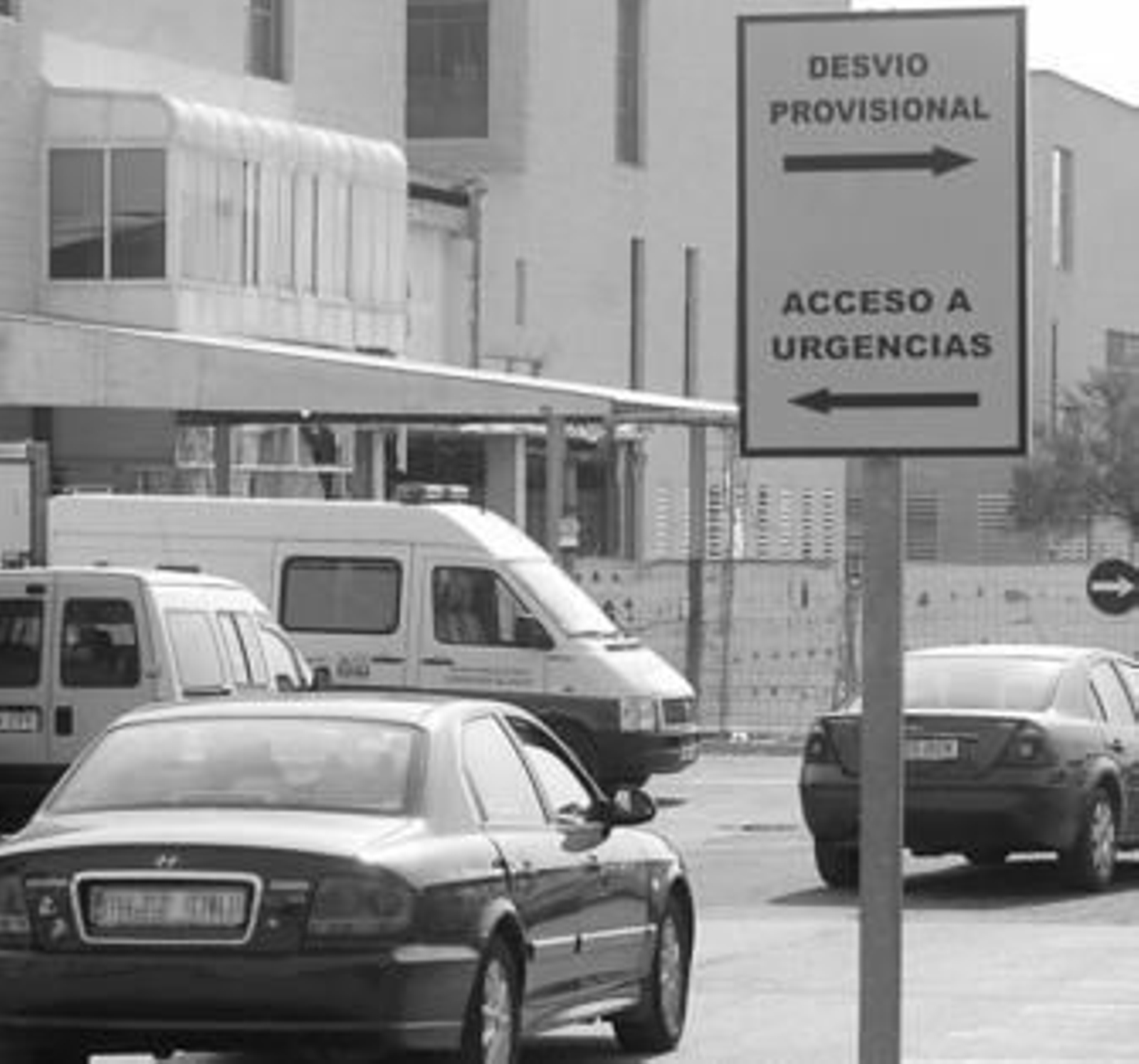 Imagen de los accesos a Urgencias del Juan Ramón Jiménez.