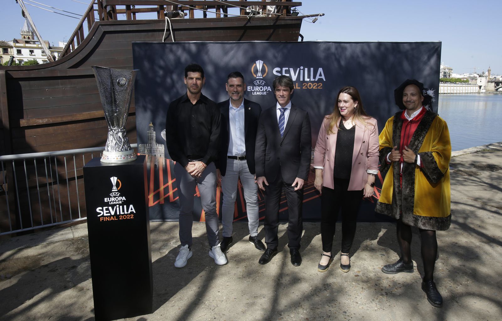 Llegada del trofeo de la UEFA Europa league