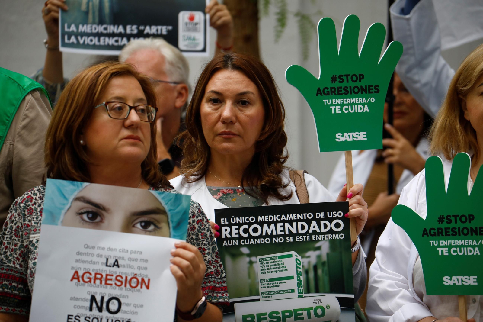 La concentración contra las agresiones al personal sanitario en el centro de salud Lucano