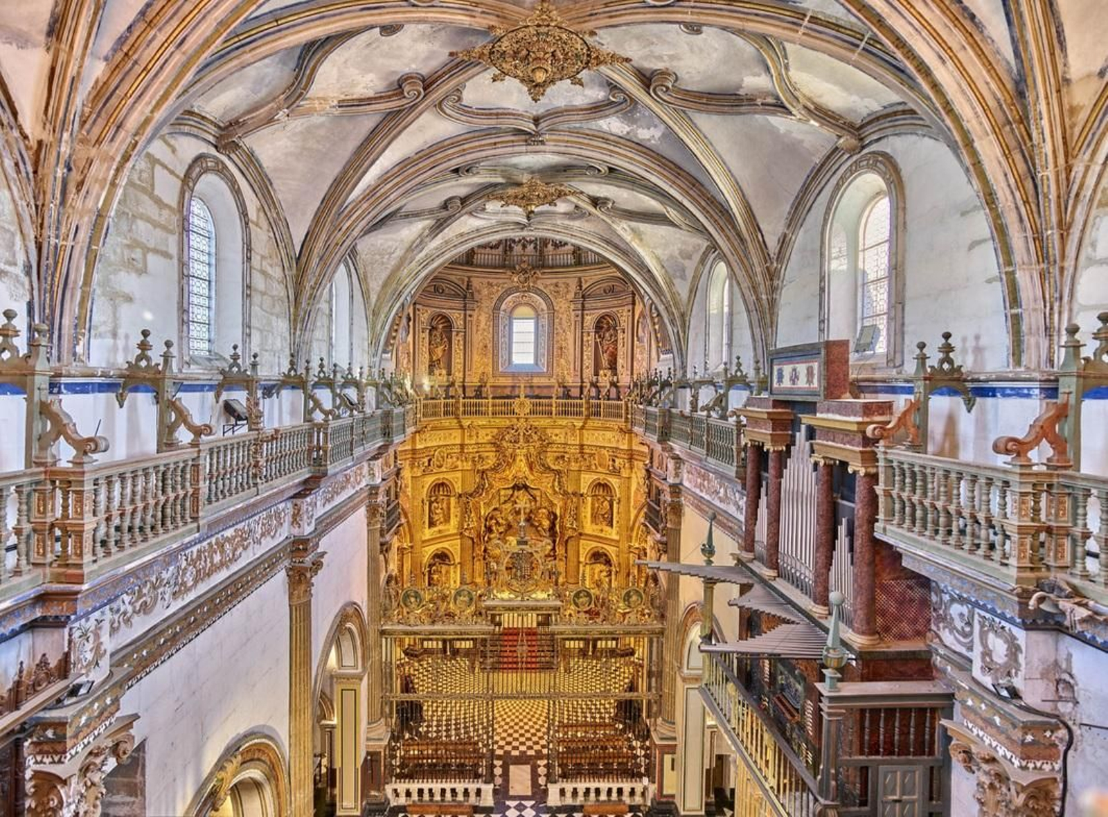 Interior de la nave principal de la Sacra Capilla de El Salvador en Úbeda.