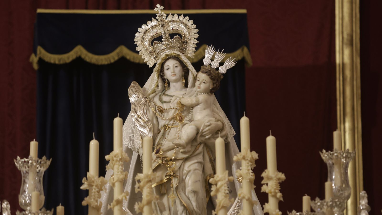 Preparativos en las iglesias de Algeciras para la Magna Mariana, en imágenes