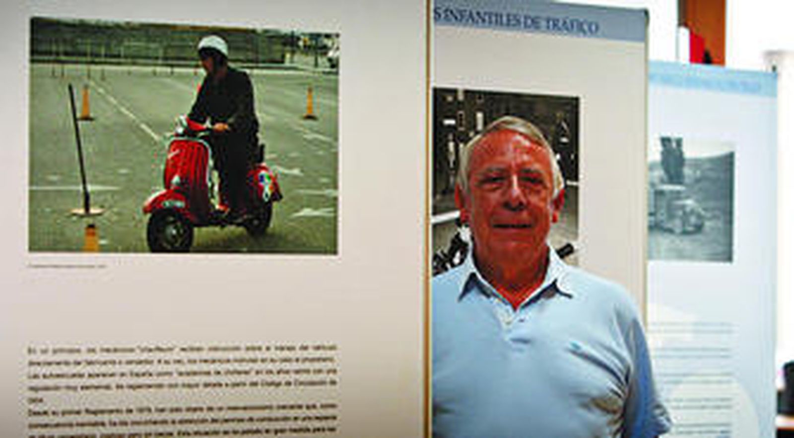 El  ex funcionario de la Jefatura Provincial de Tráfico Francisco Fedriani posa en la exposición abierta por las bodas de oro en la Subdelegación.