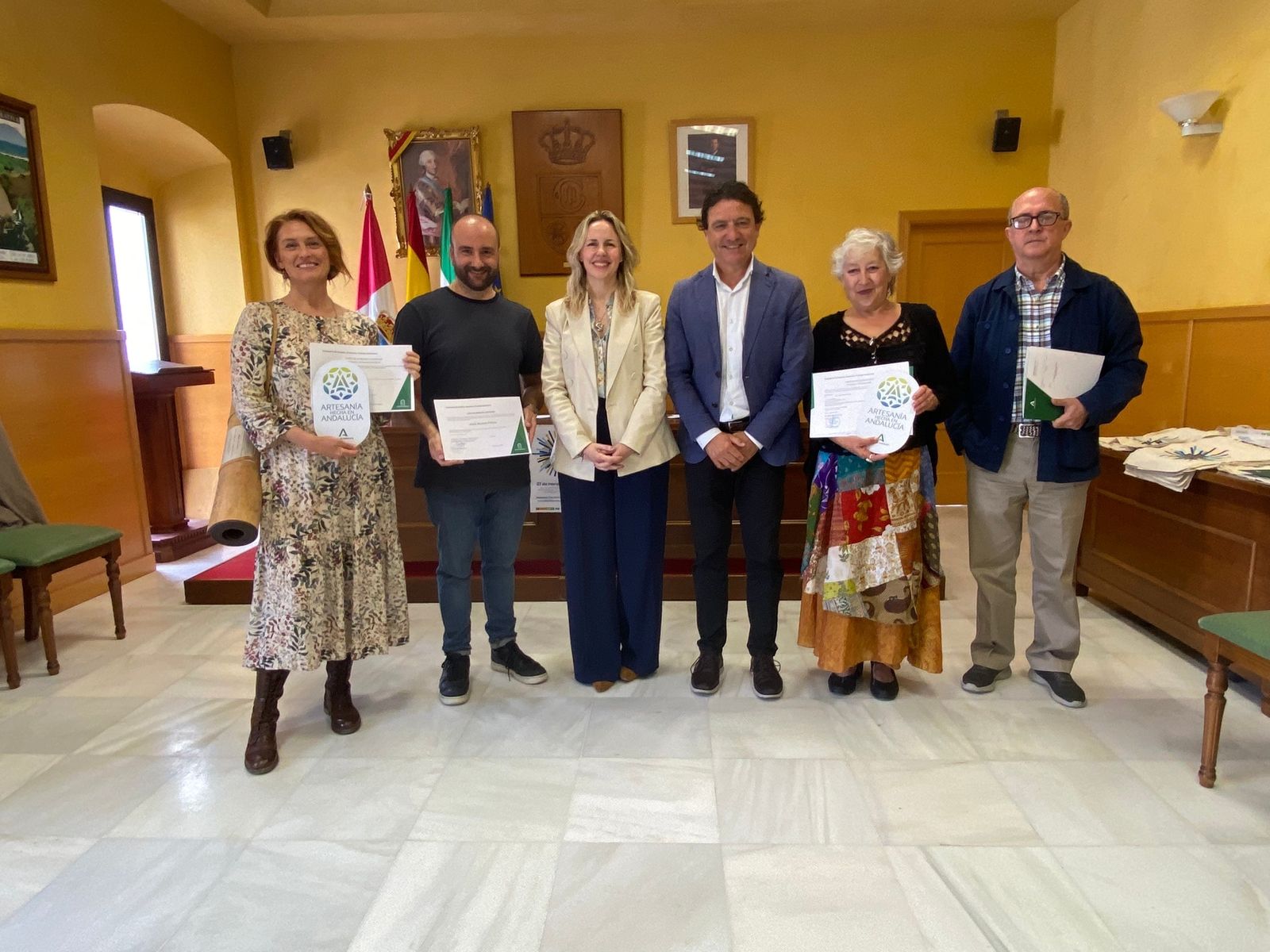 La Junta entrega los reconocimientos a varios artesanos de la provincia.