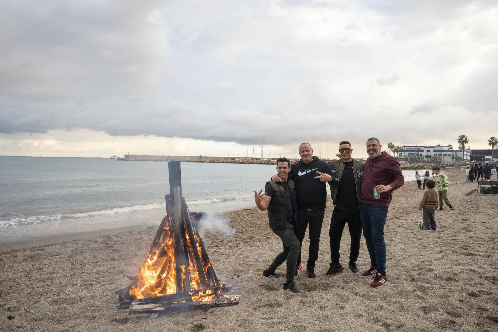 Las moragas reúnen a miles de personas en Roquetas para celebrar el final de año