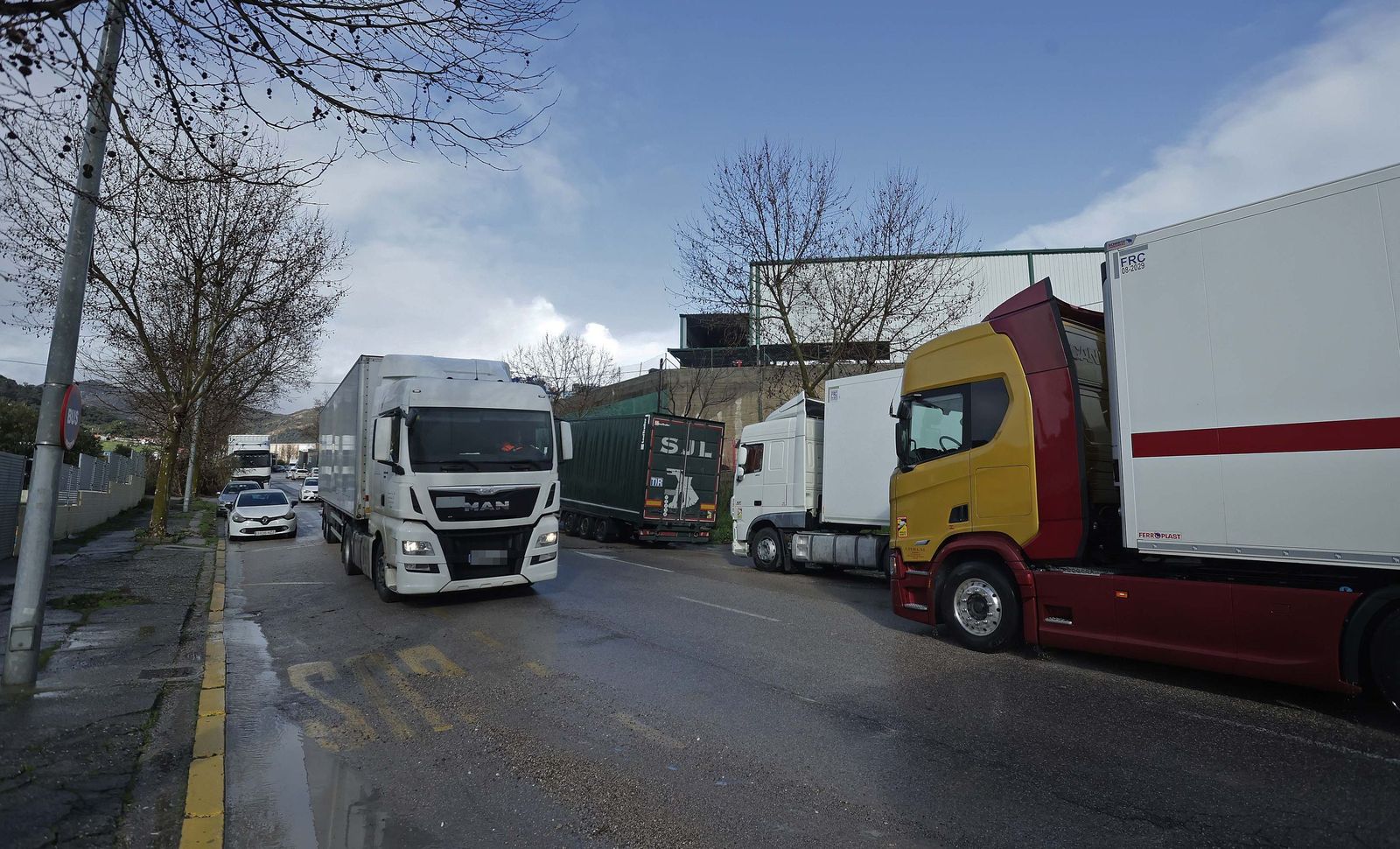 Fotos de los camiones retenidos en Algeciras