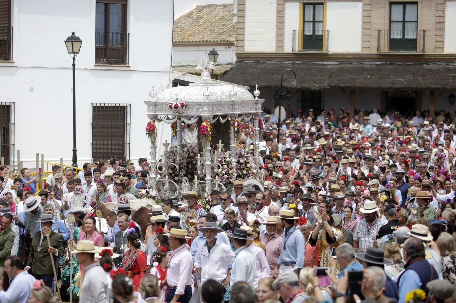 El Rocío 2023: Imágenes de ambiente y presentaciones de las Hermandades