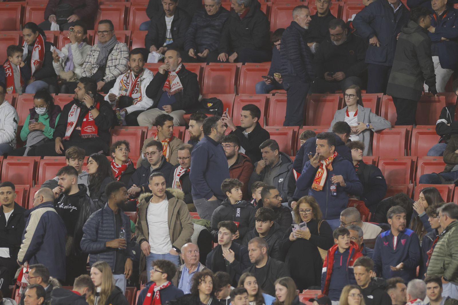 Búscate en las fotos del SEVILLA FC-PSV EINDHOVEN