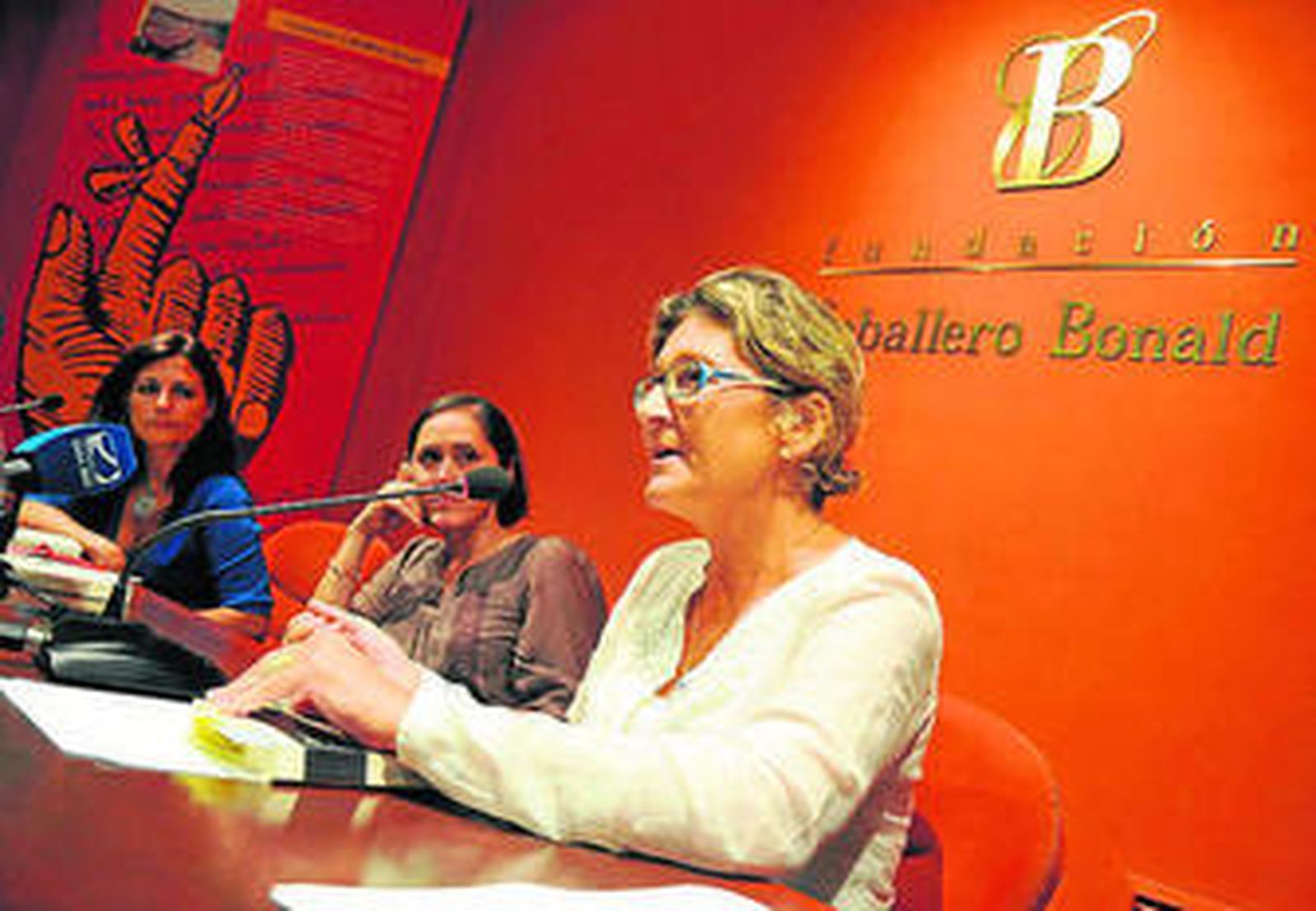 Pepa Merlo, junto a Josefa Parra y Ana Sofía Pérez-Bustamante, ayer.