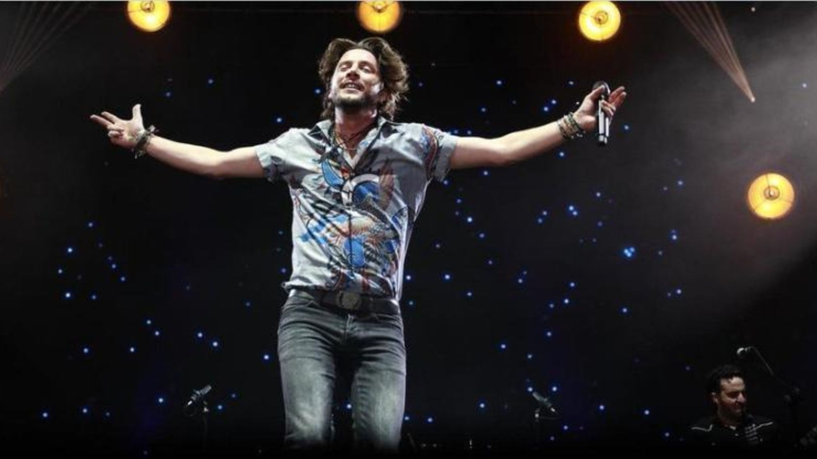 Manuel Carrasco en el concierto del Estadio de la Cartuja de 2016.