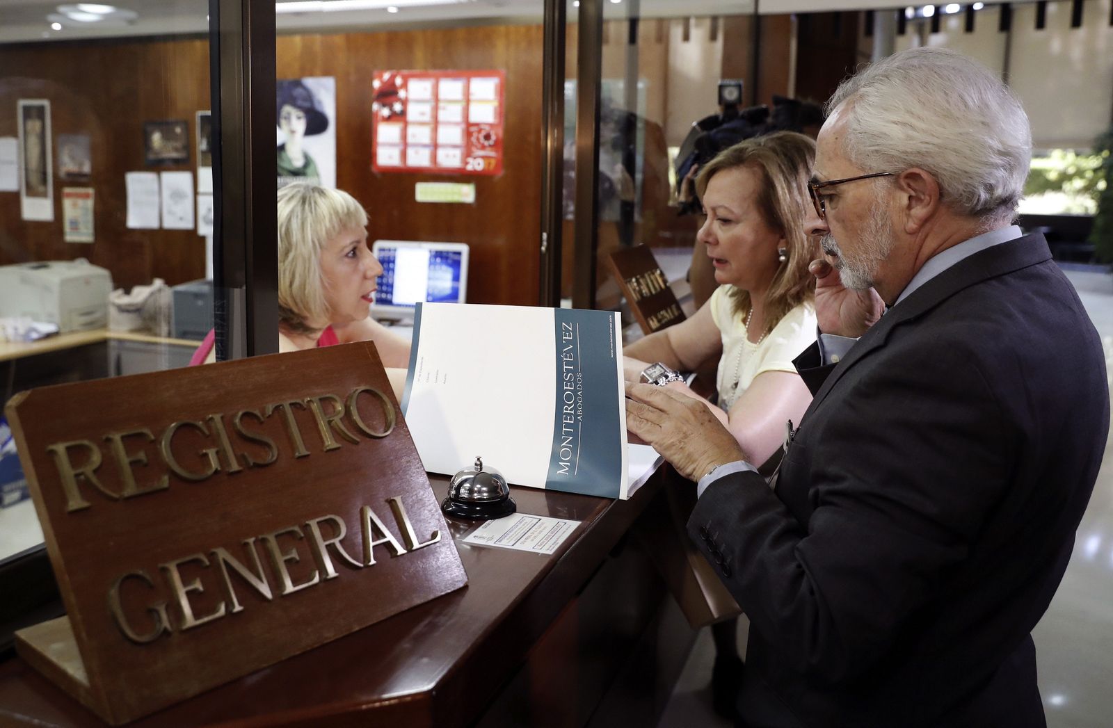 El letrado Ramón Montero presenta un recurso de amparo ante el Tribunal Constitucional