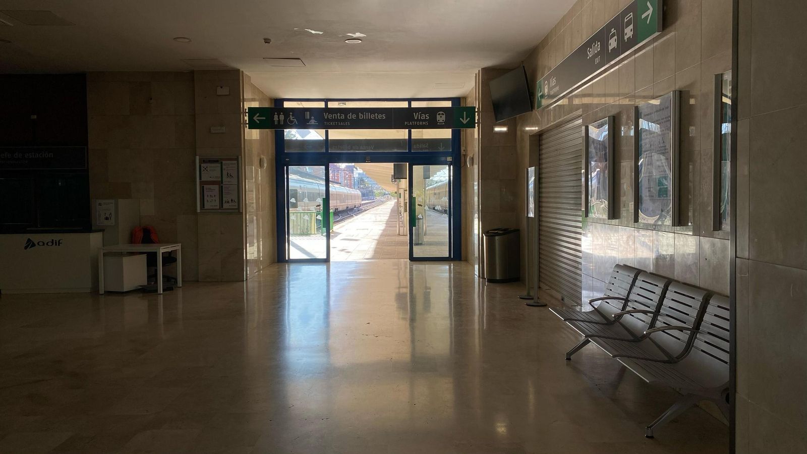 Estación de tren cerrada.