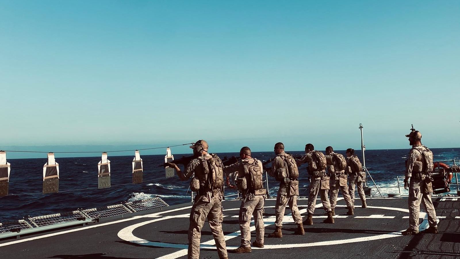 Adiestramiento de tiro a bordo el patrullero 'Atalaya' del EOS de Infantería de Marína.