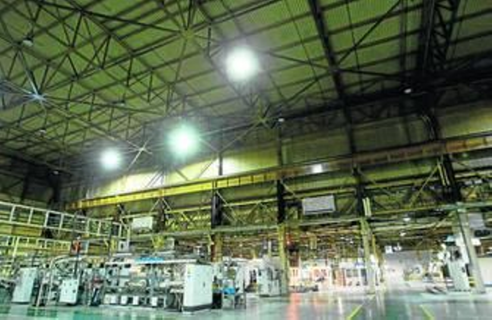 Interior de la extinta fábrica de Delphi, antes de la subasta de la maquinaria, en una imagen de archivo.