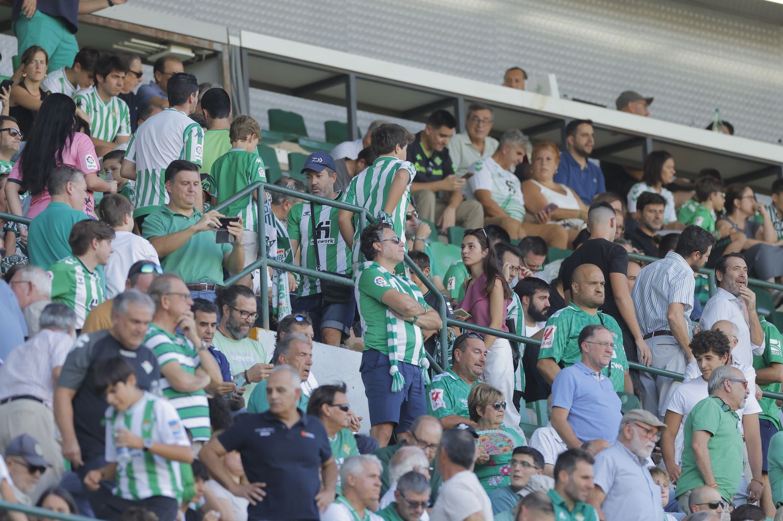 Búscate en la fotos del Betis-Sparta