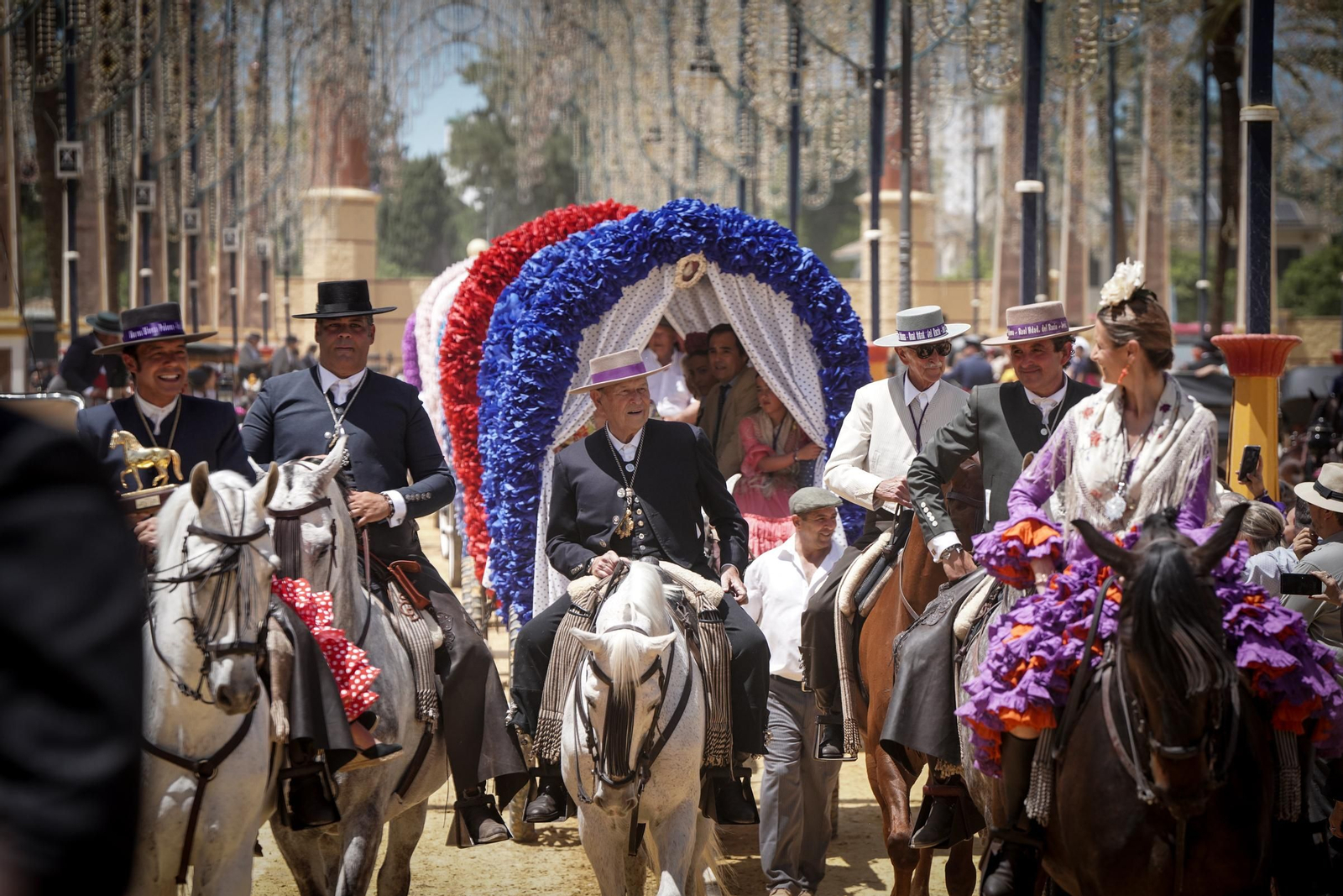 Imágenes de la Hermandad del Rocío en el Real de la Feria
