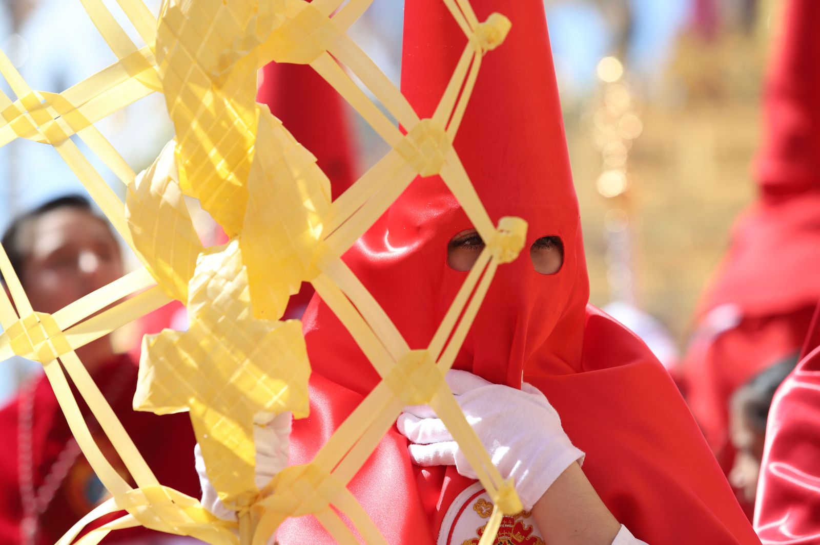 Imágenes del recorrido de la Borriquita  por las calles de Huelva