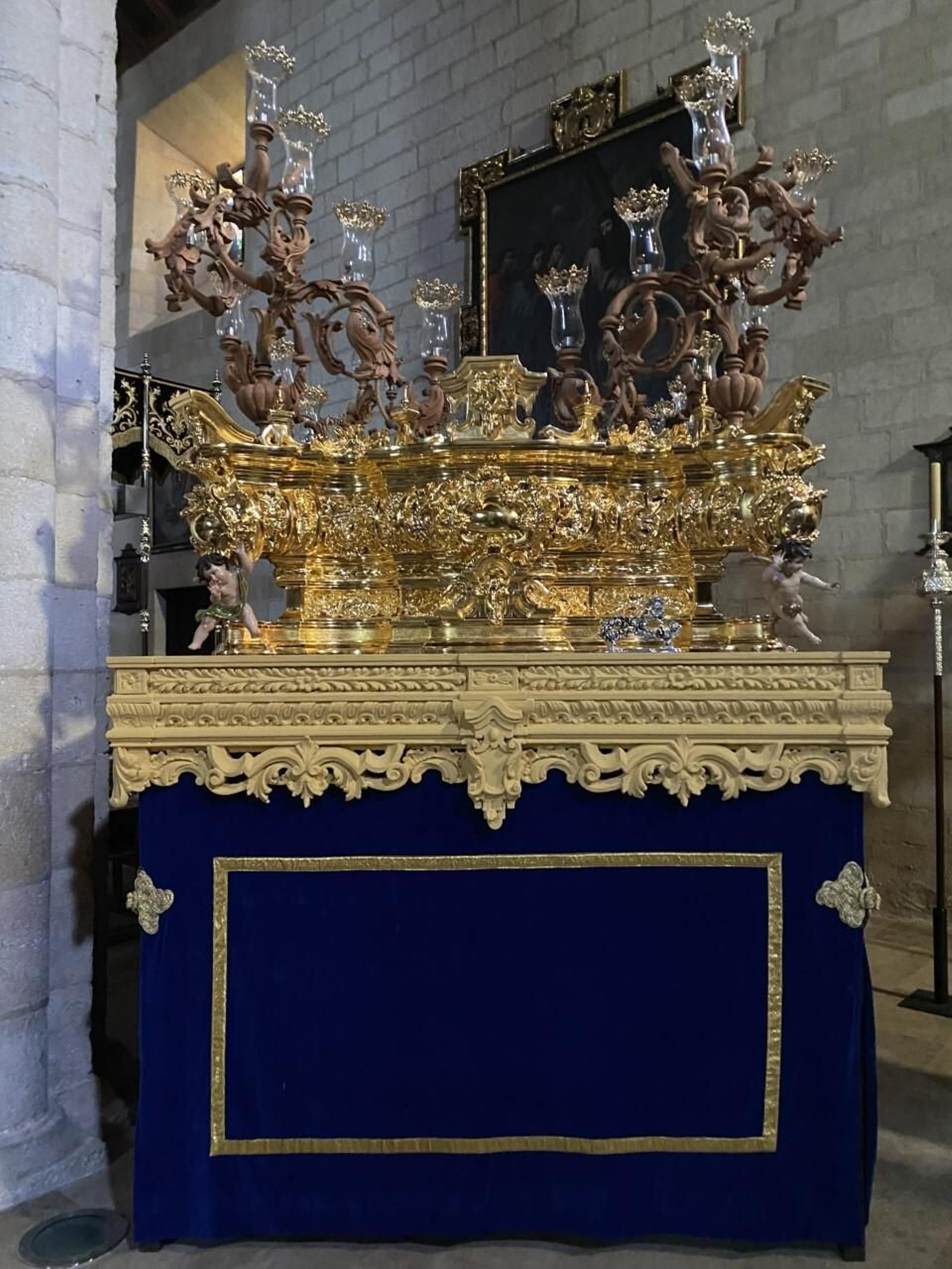 Paso dorado del Resucitado de Luque.