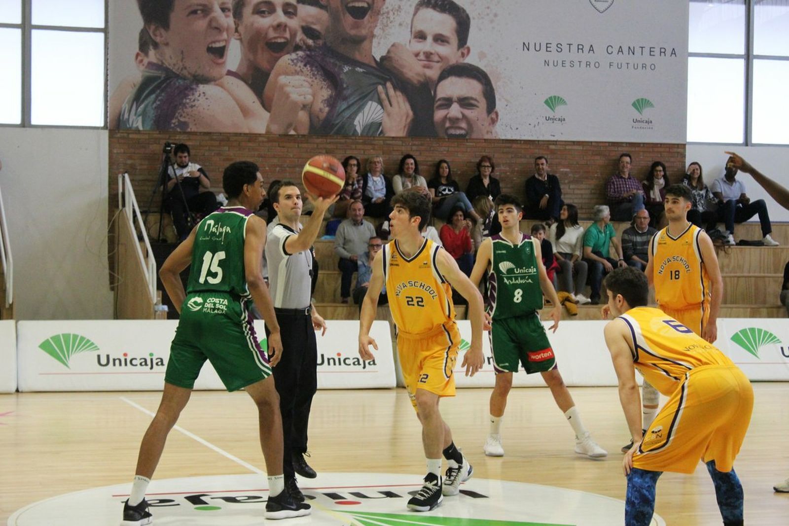 Imagen de un Unicaja-Novaschool.