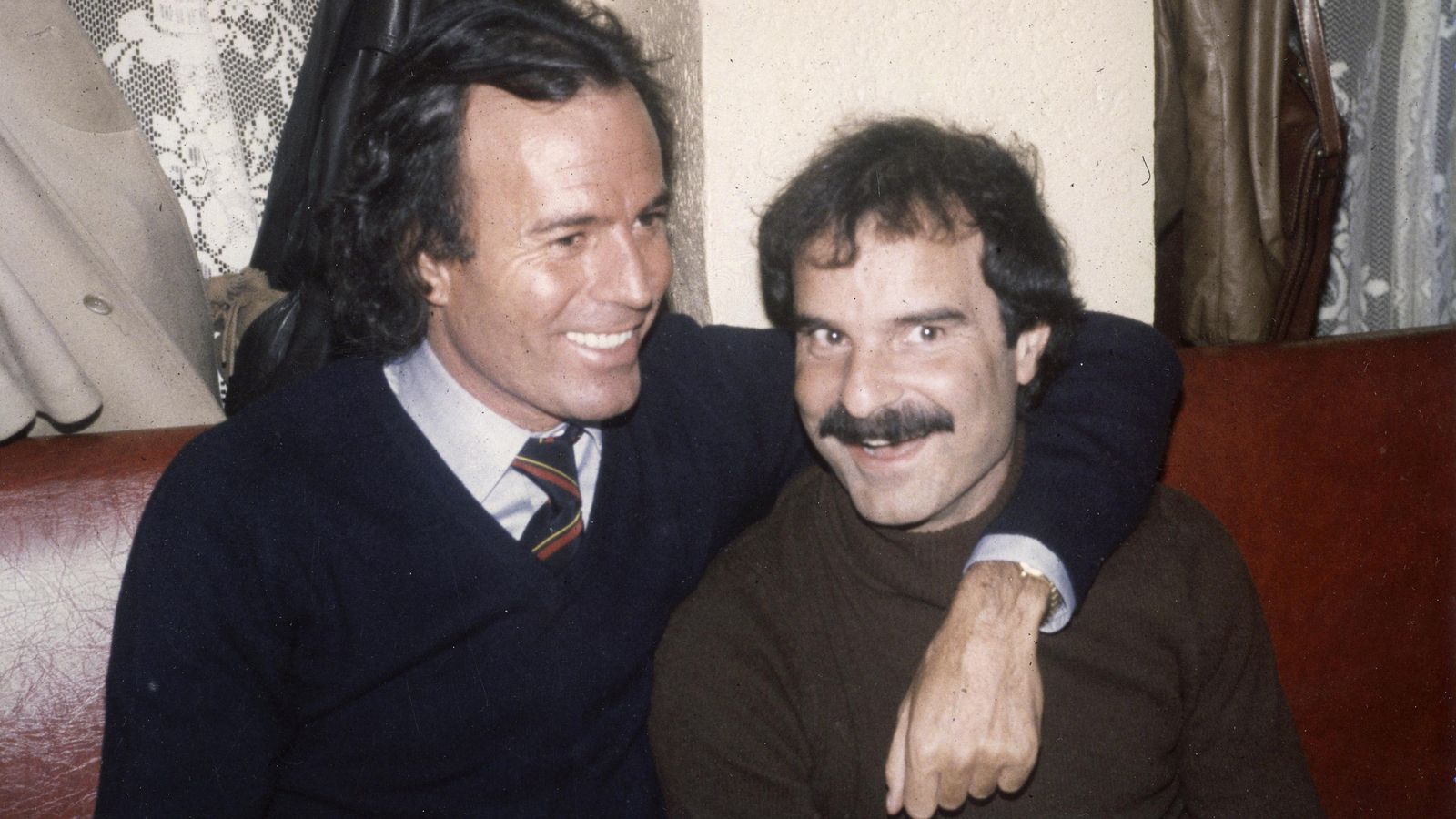 Al cantante Julio Iglesias le unió una gran amistad hasta que discutieron. Al cantante Julio Iglesias le unió una gran amistad hasta que discutieron.