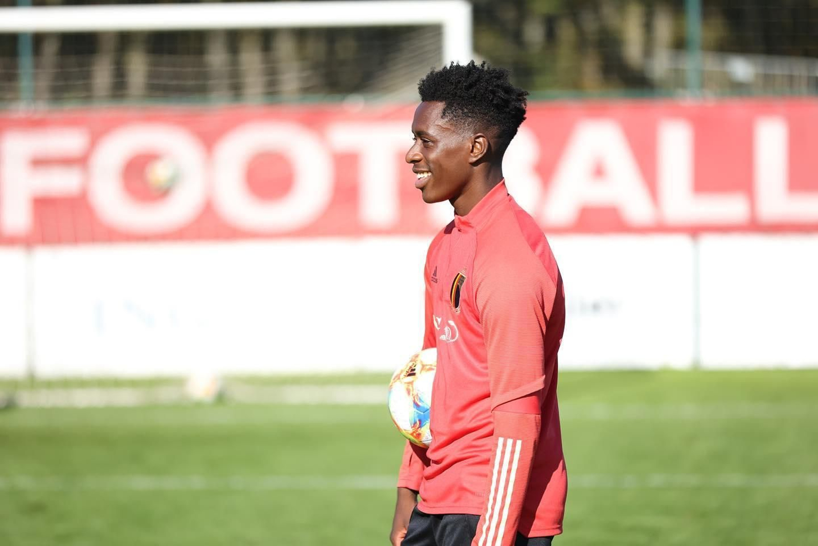 Albert Sambi Lokonga durante una concentración con Bélgica.