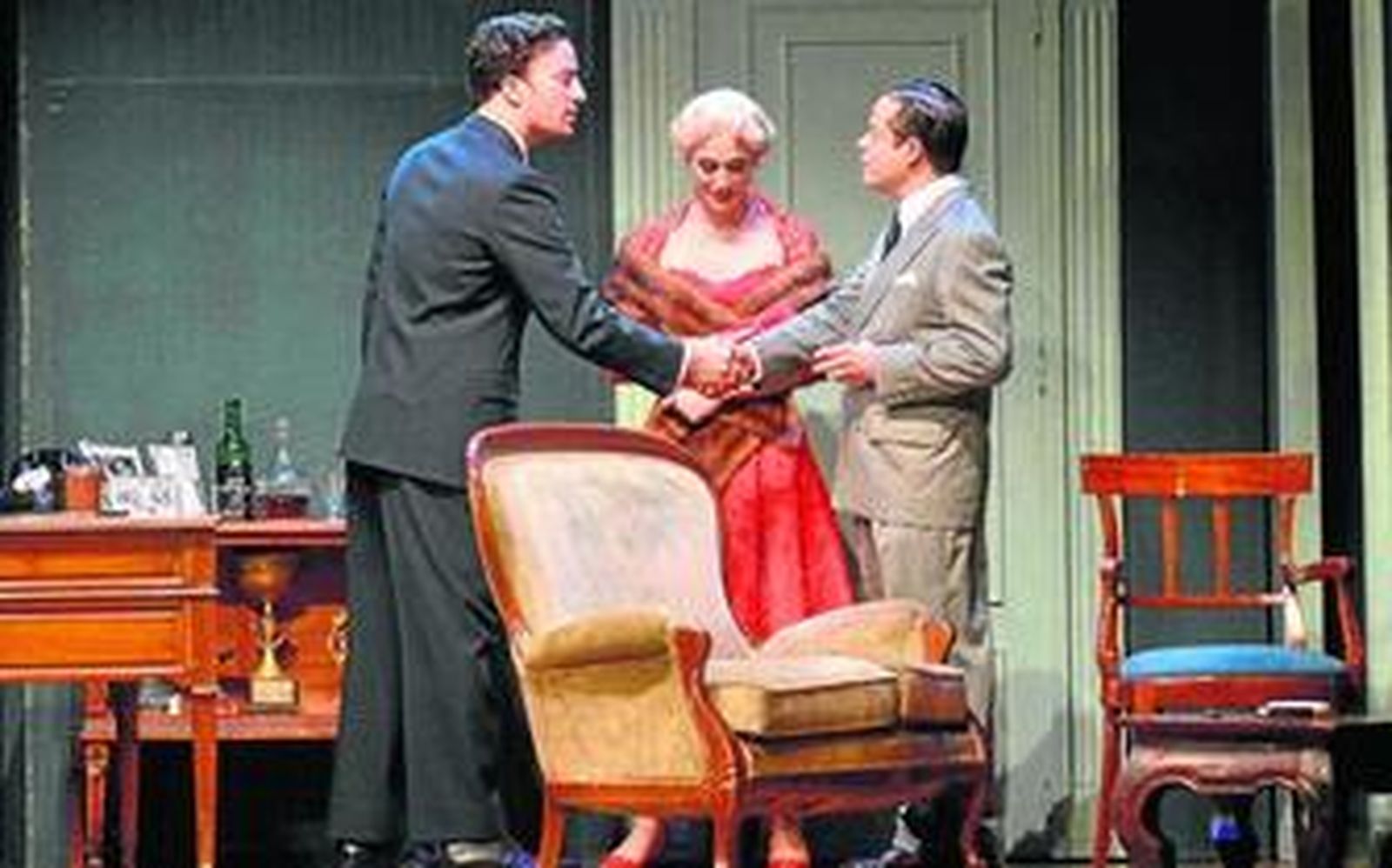 Los protagonistas de la obra en un momento de la representación.