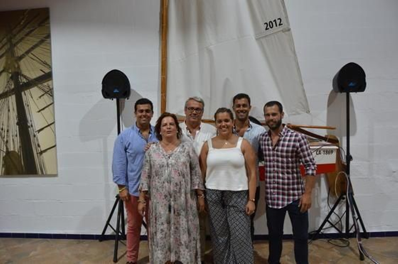 La anfitriona con su marido José González, con sus hijos José, Luis, Álvaro y Ana González Cervera.

Foto: Ignacio Casas de Ciria
