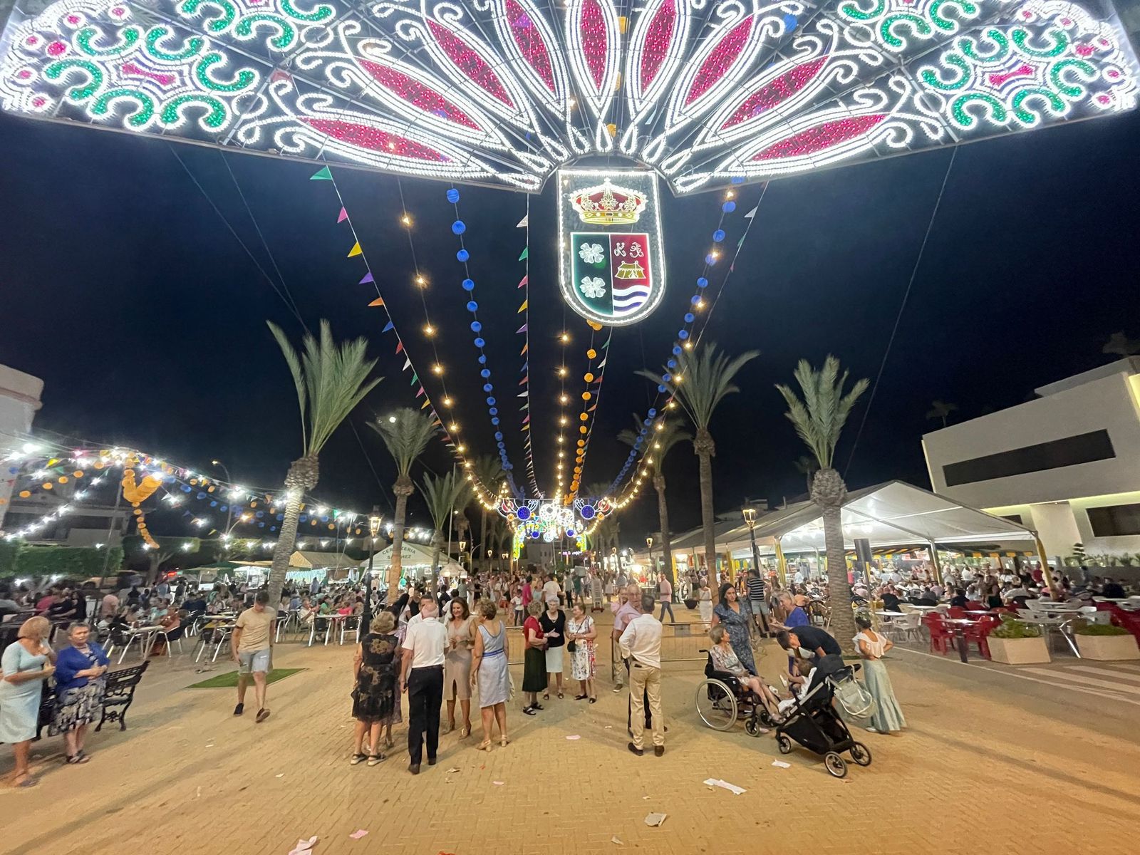 El Recinto Ferial de Antas ha sido un hervidero de gente todas las noches.