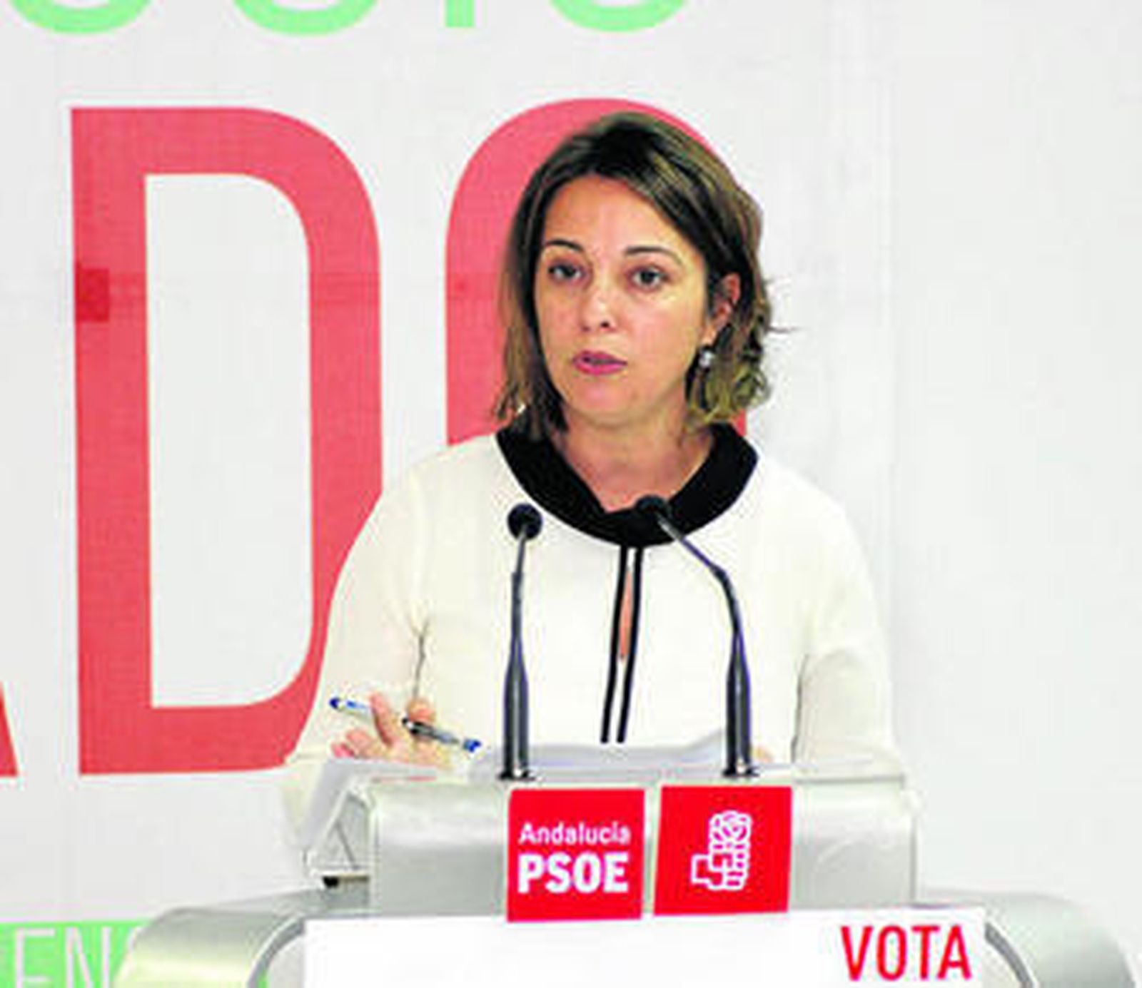 La cabeza de lista del PSOE, ayer durante su intervención en el salón de actos de Cepes.