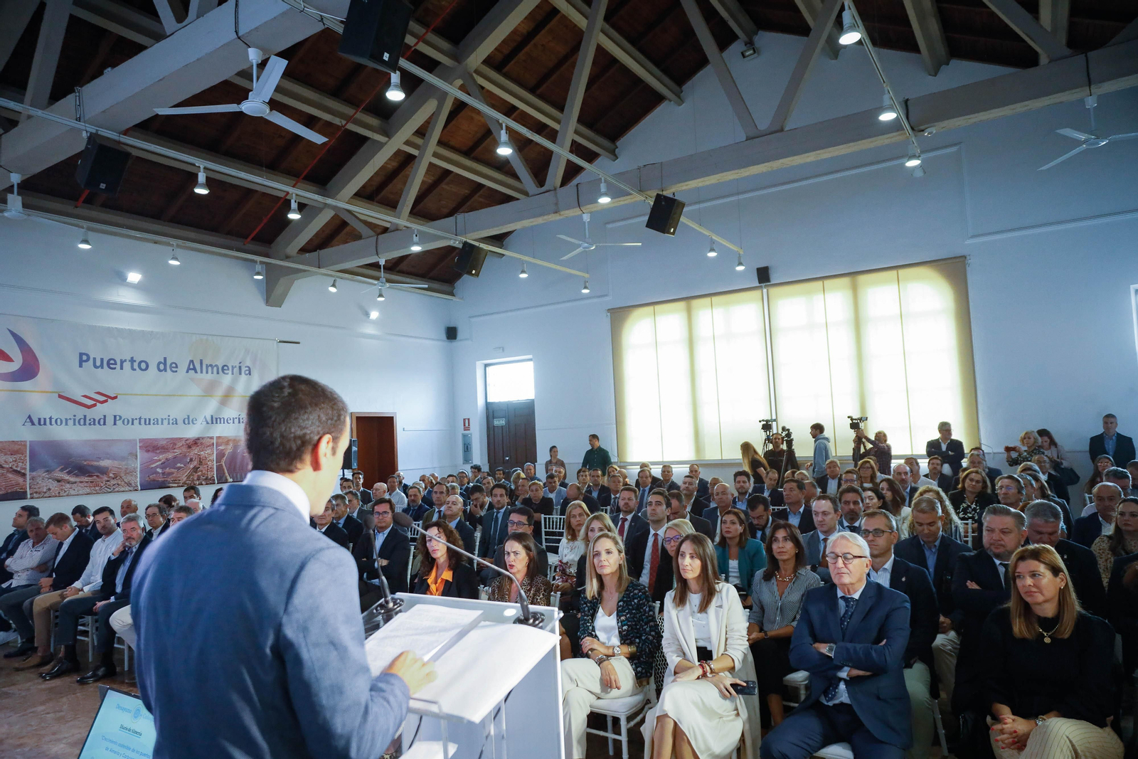Imágenes del desayuno informativo